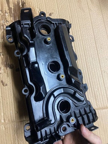 132645CA0A NISSAN Крышка клапанная правая купить в Николаев