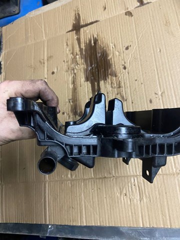NISSAN 132645CA0B Крышка клапанная левая в наличии Украина