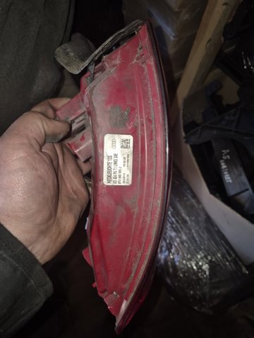 Задний левый внешний фонарь 8T0945095J VAG