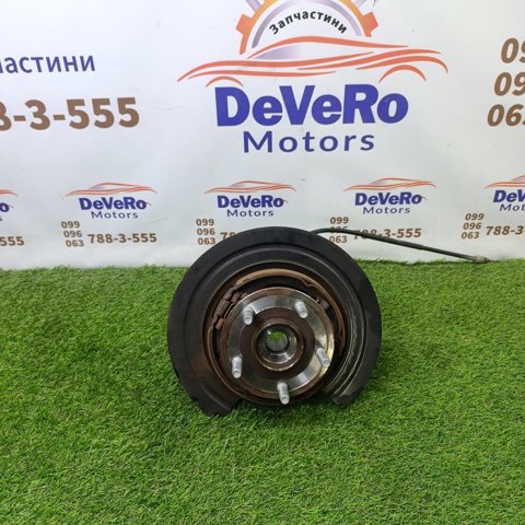 Цапфа (поворотный кулак) задний правый 04877112AC CHRYSLER