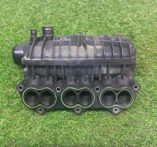 Впускной коллектор 1047092S01 FORD