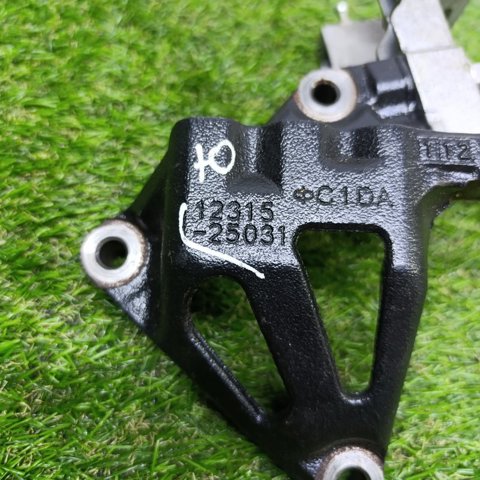 TOYOTA 1231525031 Кронштейн подушки (опоры) двигателя правой в наличии Черновцы