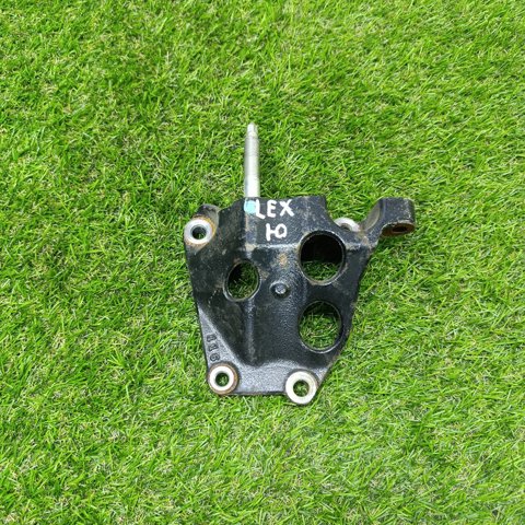 Кронштейн подушки (опоры) двигателя, правой 1231536011 TOYOTA