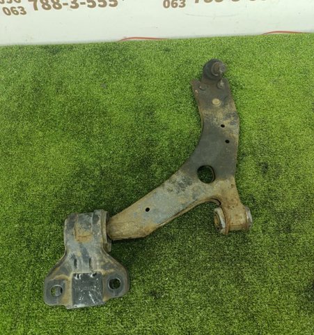 Правый рычаг передней нижней подвески 1865168 FORD