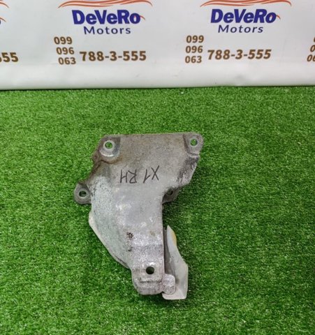 Кронштейн подушки (опоры) двигателя, правой 22116785698 BMW