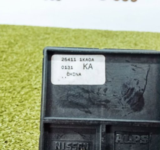 254111KA0A NISSAN Кнопка стеклоподъемника передняя купить в Житомир