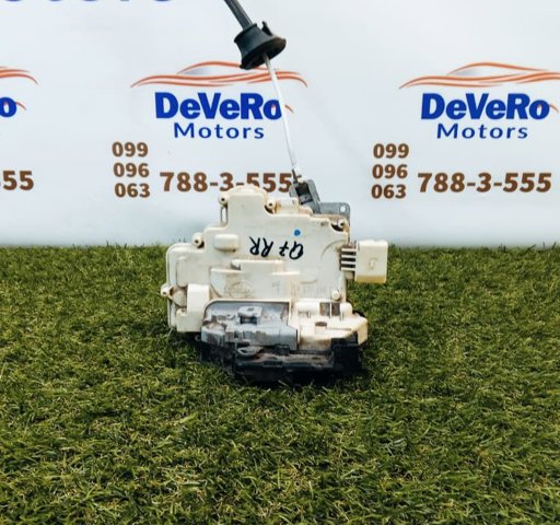 Замок задней правой двери  3C4839016D VAG