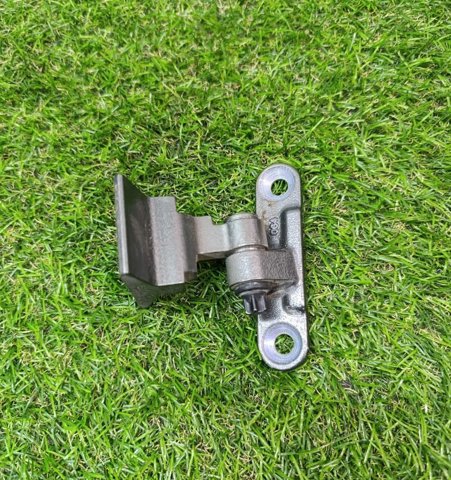 Петля передней двери левая 41517259593 BMW
