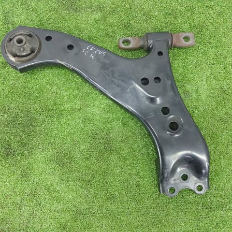 Передний нижний рычаг 4806842070 TOYOTA