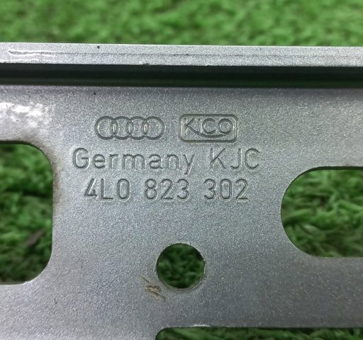Завес капота, правый 4L0823302 VAG