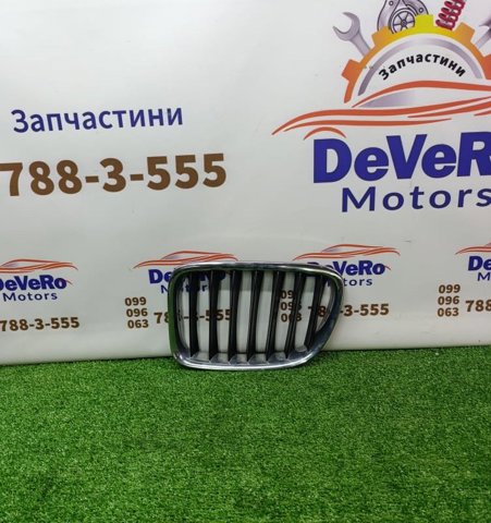 Решетка радиатора левая 51112993305 BMW