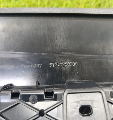 51357258308 BMW Накладка двери задней правой вертикальная купить в Одесса
