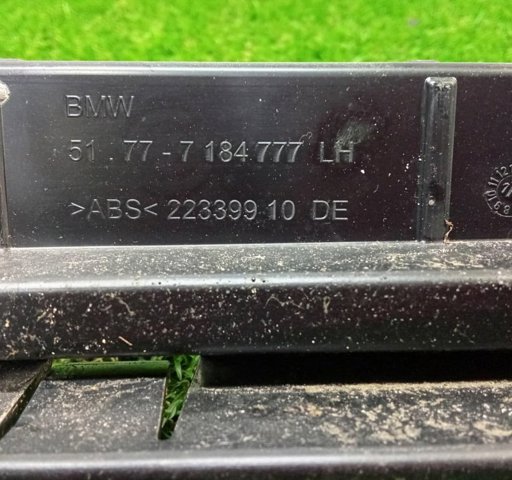 51777184777 BMW Кронштейн наружной накладки порога левой купить в Киев