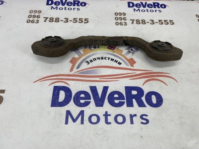 Нижняя подушка двигателя 5238048100 TOYOTA