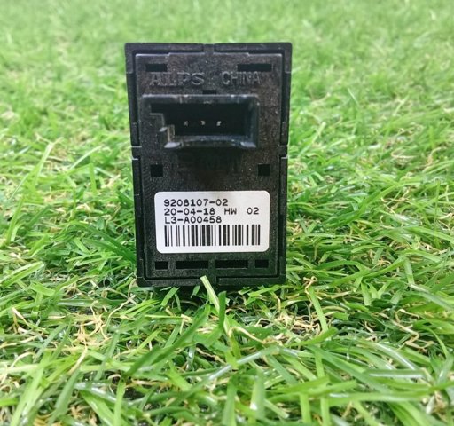Кнопка стеклоподъемника передняя правая 61319208107 BMW
