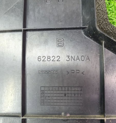 NISSAN 628223NA0A Правый дефлектор радиатора в наличии Чернигов