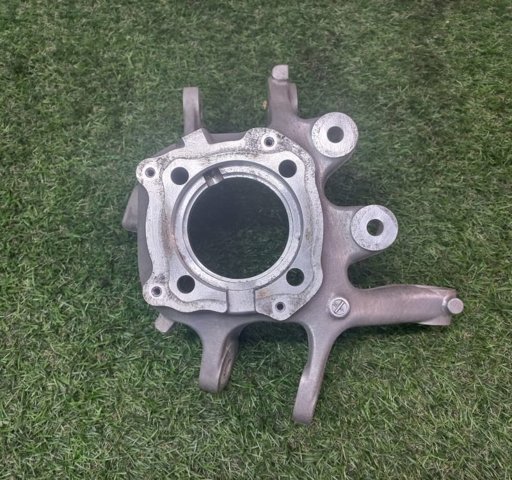Цапфа поворотного кулака 6793769 BMW