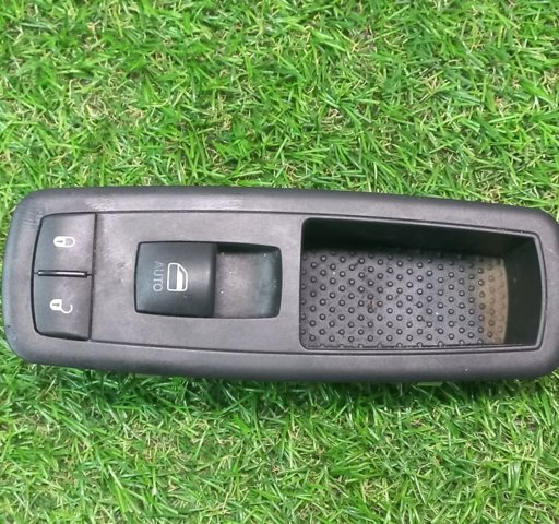 Кнопки переднего правого стеклоподъемника 68228155AA CHRYSLER