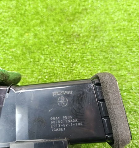 687503NA0A NISSAN Решетка вентиляции салона на "торпедо" купить в Львов