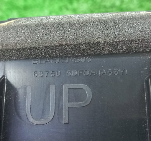 687505DF0A Решетка вентиляции салона на "торпедо" купить Украина