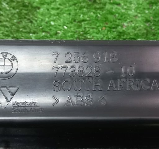 BMW 7256918 Кронштейн наружной накладки порога правой в наличии Ужгород