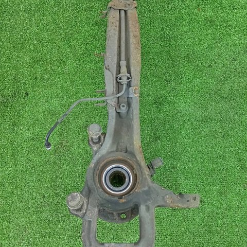 Кулак поворотный передний правый 7L0407258A VAG