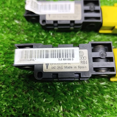 VAG 7L0909606D Датчик удара в наличии Полтава