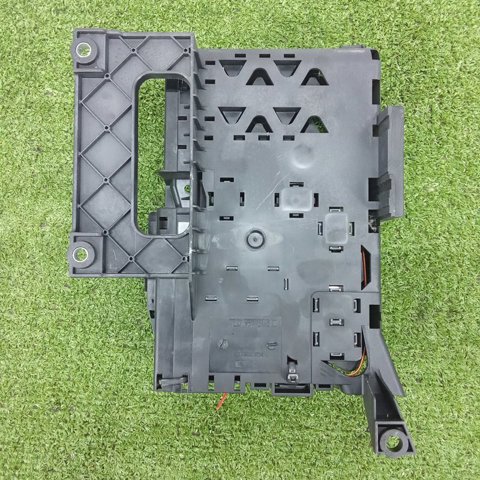 7L0937548C Блок предохранителей задний салонный купить Черкассы