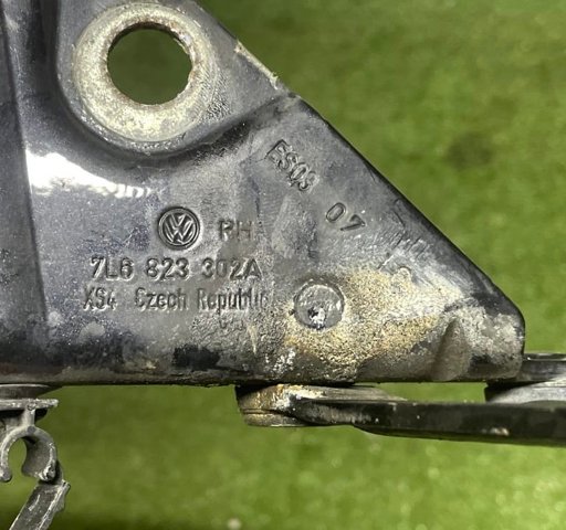 7L6823302A VAG Петля капота правая купить в Черновцы