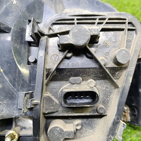 7L6945096R Фонарь задний правый внешний купить Украина