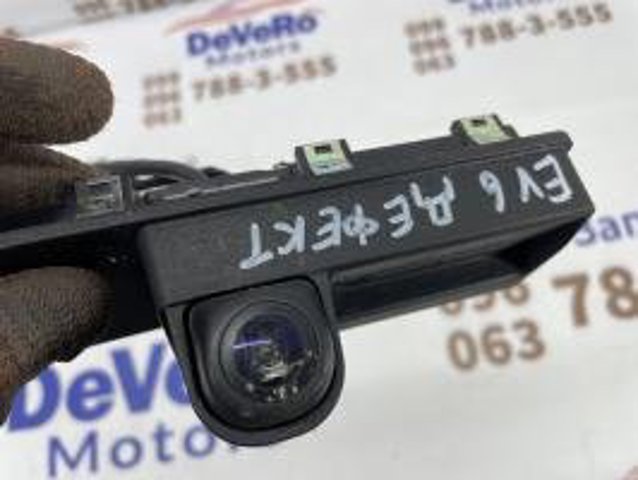 Кнопка привода замка задней 3/5 двери (ляды) 81820CV010 HYUNDAI