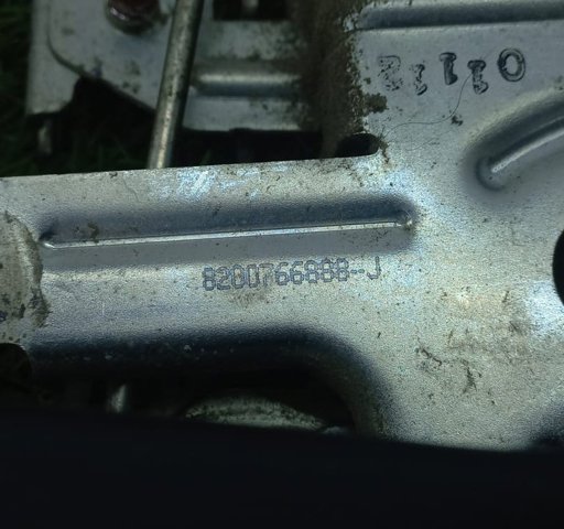 RENAULT 8200766676 Ручка двери задней (распашной) правая внутренняя в наличии Киев