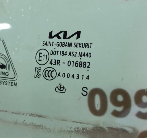 82410AT020 HYUNDAI Стекло двери передней левой купить в Киев