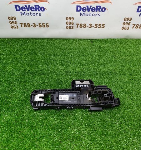Держатель наружной ручки двери, задней правой 826105DM1A NISSAN