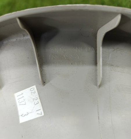 NISSAN 909033NF0A Обшивка (облицовка) крышки багажника (двери 3/5-й задней) в наличии Киев