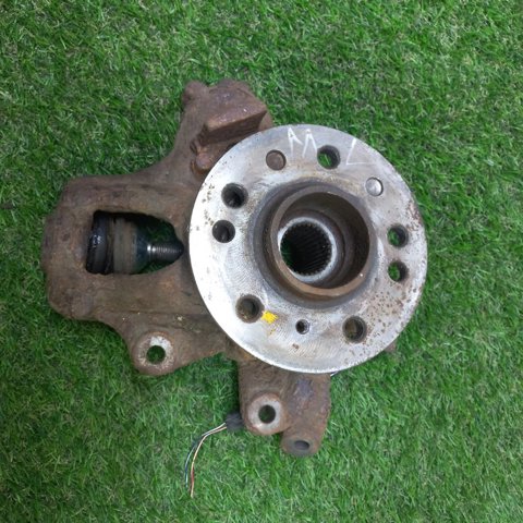 Цапфа поворотная правая A1643501408 MERCEDES