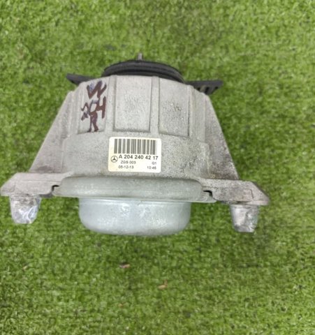 A2042404217 Левая/правая опора двигателя купить Ирпень