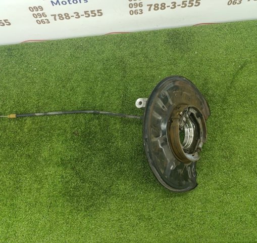 Кожух тормозного диска заднего правый A2044211820 MERCEDES