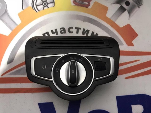 Переключатель света фар на "торпедо" A2059051810 MERCEDES