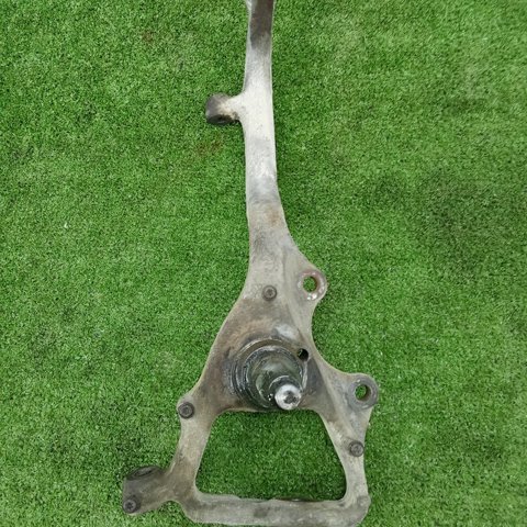 Цапфа поворотная левая A2213324501 MERCEDES