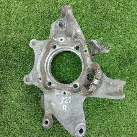 Цапфа поворотная правая A2213502208 MERCEDES