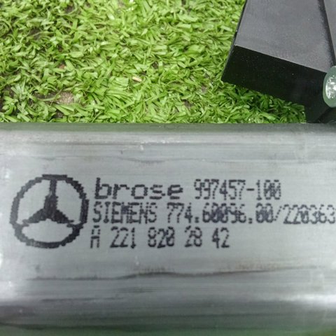 MERCEDES A2218202842 Мотор стеклоподъемника двери передней правой в наличии Винница
