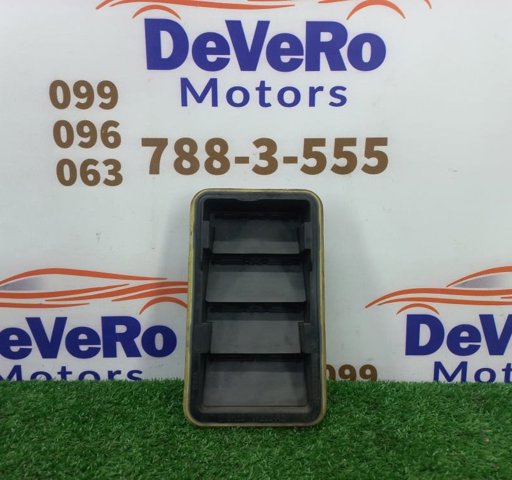 Решетка воздухозаборника салона LR002951 LAND ROVER