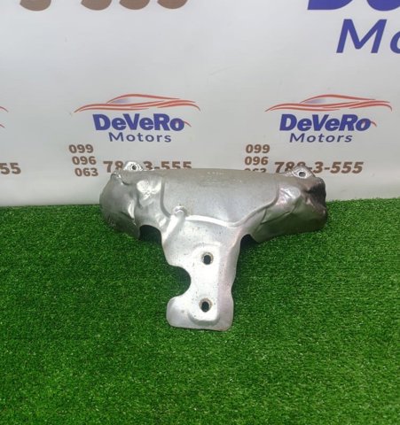 Крышка выпускного коллектора LR025679 LAND ROVER