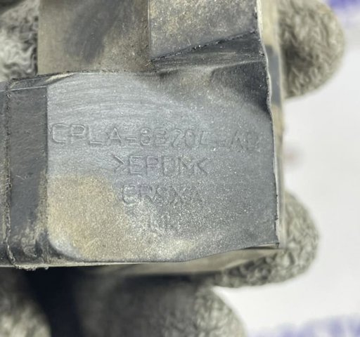 Подушка радиатора нижняя LR034565 LAND ROVER