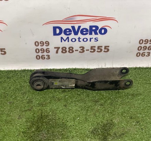 Рычаг задней подвески нижний, левый LR037700 LAND ROVER