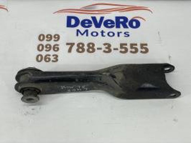 Рычаг задней подвески нижний, правый LR037702 LAND ROVER