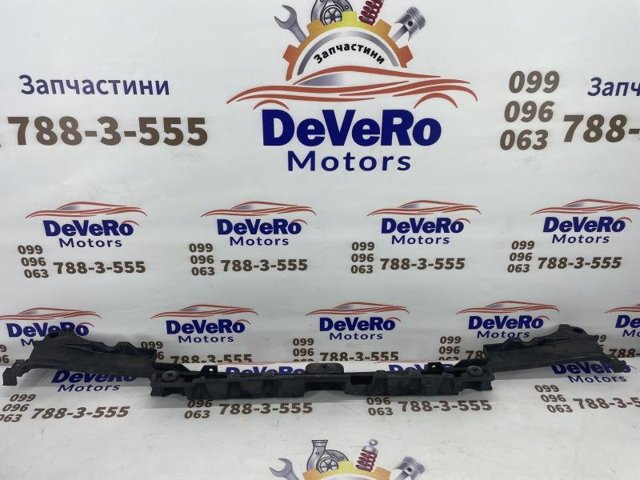 Кронштейн бампера заднего, центральный LR037923 LAND ROVER