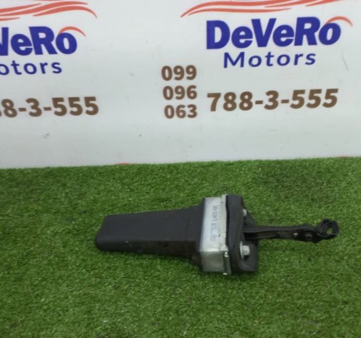 Ограничитель открывания задней двери LR045541 LAND ROVER