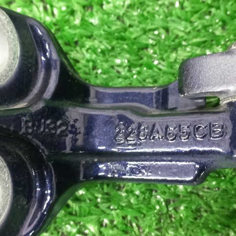 Шарнир передней левой двери LR056352 LAND ROVER